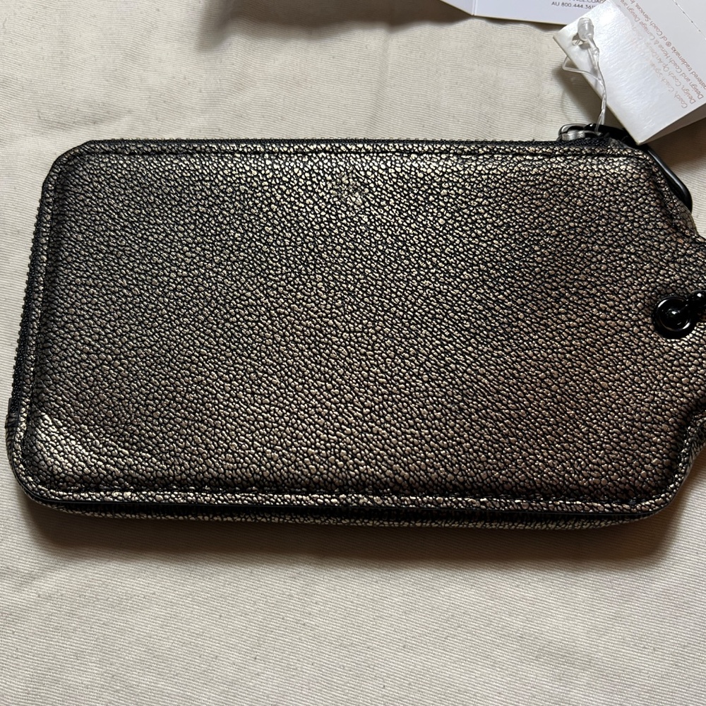 RARE Authentic Giant Coach Metallic Brass Leather Hangtag  Wallet Case - Picture 6 of 11